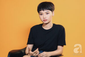 Mẹ lột sạch quần áo, bắt tôi đứng giữa đường chỉ vì về nhà trễ缩略图