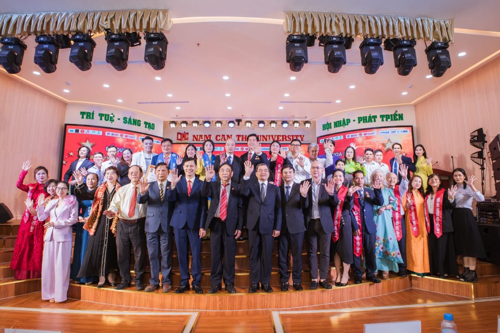 Gala Chào xuân 2026 – “Tinh hoa Thương hiệu Việt” lần thứ II: Diễn đàn kết nối tri thức và tôn vinh thương hiệu Việt缩略图 binh581820260125112448