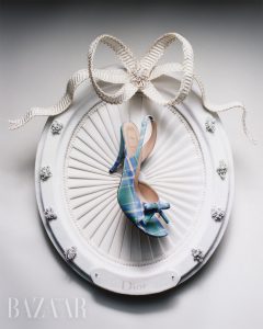 Chiếc nơ di sản của Dior qua các thời kỳ giám đốc sáng tạo缩略图