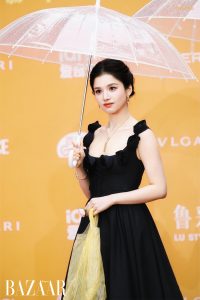 Giá xăng dầu tăng, Trương Tịnh Nghi và Balenciaga viral缩略图