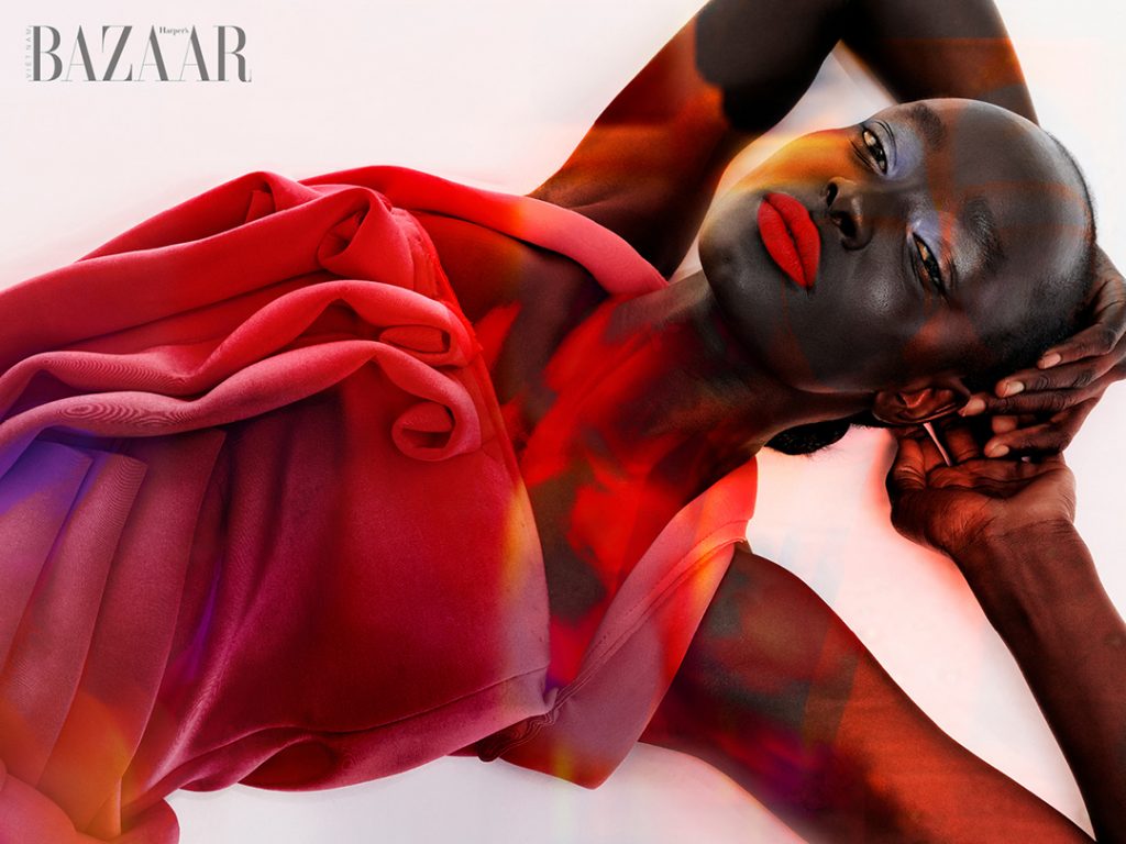 Tác phẩm điêu khắc màu đỏ thắm缩略图