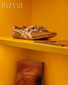 Kết hợp cùng Onitsuka Tiger, Dario Vitale kịp tung giày hit trước khi rời Versace缩略图