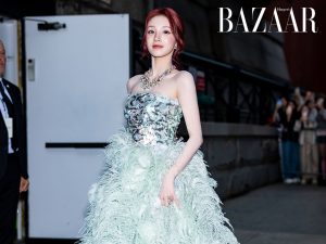 Song Yuqi đưa sắc xanh Tiffany Blue vào diện mạo tiên cá缩略图