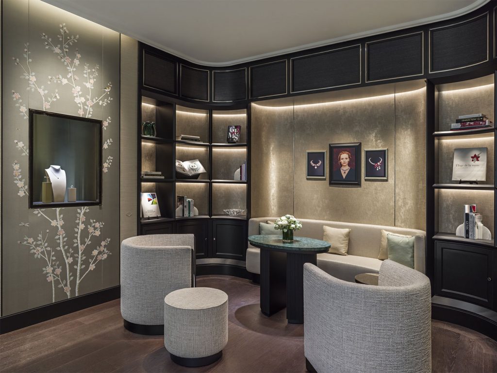 Chiến sự Trung Đông không thể cản Cartier và Van Cleef & Arpels phát triển vượt bậc缩略图