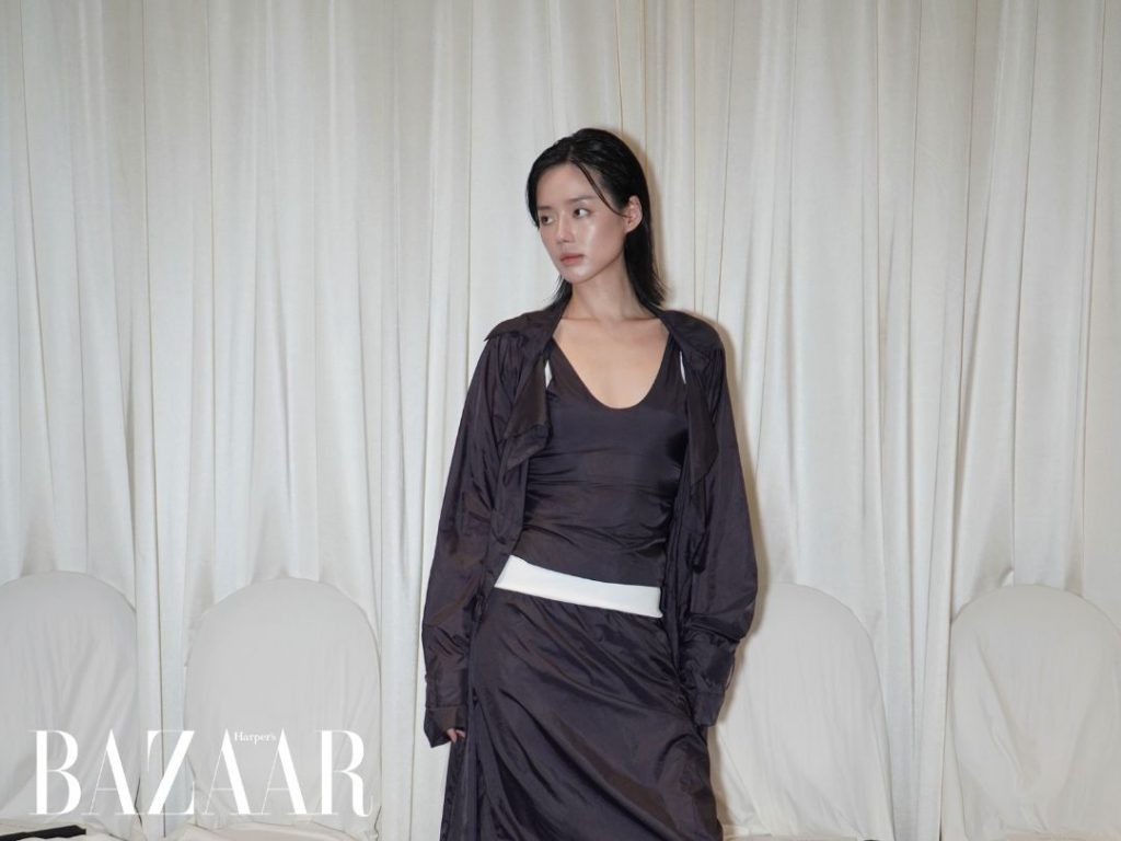 Cô Em Trendy Khánh Linh làm vedette cho NTK Hoàng Huyền 缩略图 Cô Em Trendy Khánh Linh làm vedette cho NTK Hoàng Huyền 缩略图