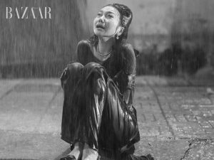Thanh Hằng ngồi bệt vỉa hè, khóc nghẹn dưới mưa tầm tã lúc rạng sáng缩略图
