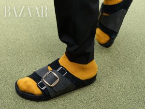 Sacai bắt tay Birkenstock tạo ra đôi dép xấu lạ mà thời thượng缩略图