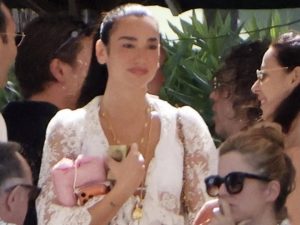 Mặc bikini cưới cho ngày trời nóng như Dua Lipa, tại sao không?缩略图