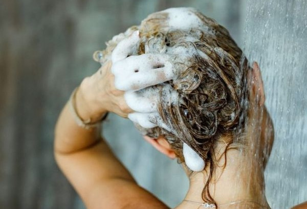Gội đầu thế nào mới là đúng? Đơn giản nhưng hầu hết mọi người đều sai缩略图