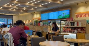 Phải trả tiền bản quyền để mở nhạc, chủ quán cà phê nói gì?缩略图
