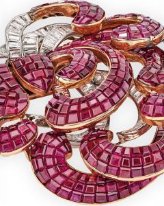 Kỹ thuật Mystery Set của Van Cleef & Arpels là gì mà thay đổi ngành chế tác trang sức?缩略图