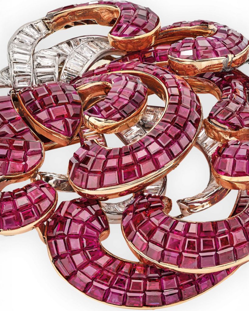 Kỹ thuật Mystery Set của Van Cleef & Arpels là gì mà thay đổi ngành chế tác trang sức?缩略图