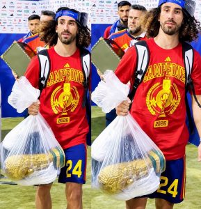 Xôn xao cầu thủ Tây Ban Nha xách cúp vô địch World Cup bằng túi nilon, sự thật bất ngờ缩略图
