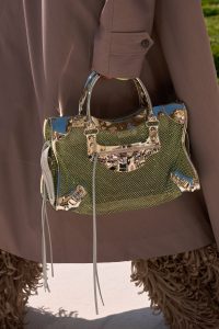 Khi túi xách City Bag của Balenciaga được haute couture hóa缩略图