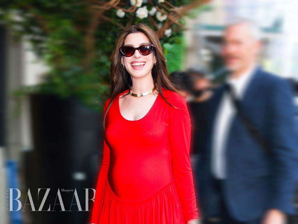 Mẹ bầu Anne Hathaway mặc đồ ngược vẫn đẹp缩略图