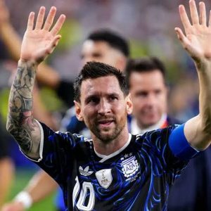 Argentina có động thái lạ trước đại chiến Anh, Messi muốn mặc &amp;apos;chiếc áo của Maradona&amp;apos;缩略图