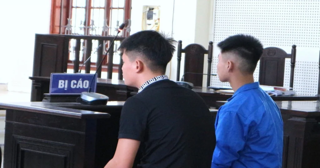 Ba lần hầu tòa vì sự bốc đồng ở tuổi mới lớn缩略图 Ba lần hầu tòa vì sự bốc đồng ở tuổi mới lớn缩略图