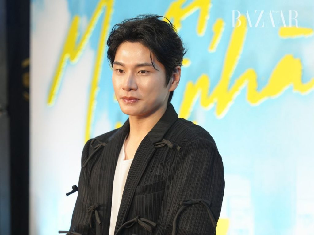 Lee Yi Kyung quỳ gối cảm ơn khán giả đi xem phim Mẹ Ơi, Về Nhà缩略图 Lee Yi Kyung quỳ gối cảm ơn khán giả đi xem phim Mẹ Ơi, Về Nhà缩略图