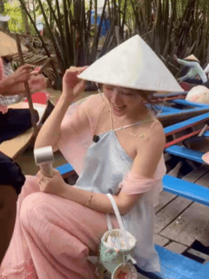 Clip hơn 1 triệu lượt xem gọi tên Hari Won: Camera thường vô tình trở thành tâm điểm bàn tán缩略图 Clip hơn 1 triệu lượt xem gọi tên Hari Won: Camera thường vô tình trở thành tâm điểm bàn tán缩略图