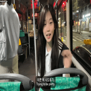 &amp;apos;Con gái đặc vụ&amp;apos; hot nhất hiện nay vẫn đi làm thêm ở nơi không ai ngờ!缩略图