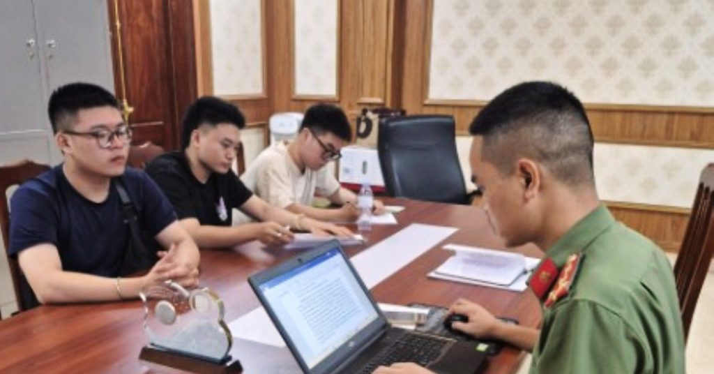 Công an mời làm việc 3 thanh niên đăng clip cợt nhả trong Ngày Thương binh – Liệt sĩ缩略图