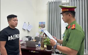 Đòi tiền bằng bạo lực, khóa cửa nhà bị hại缩略图