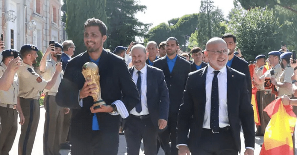 Đội tuyển Tây Ban Nha suit chỉn chu diện kiến hoàng gia sau chức vô địch World Cup 2026缩略图 Đội tuyển Tây Ban Nha suit chỉn chu diện kiến hoàng gia sau chức vô địch World Cup 2026缩略图