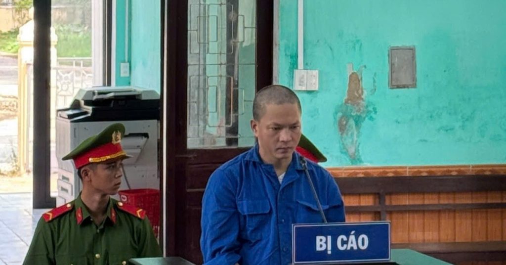 Kẻ bẻ gãy ‘Ngai vua triều Nguyễn’ bị tuyên phạt 3,5 năm tù缩略图 Kẻ bẻ gãy ‘Ngai vua triều Nguyễn’ bị tuyên phạt 3,5 năm tù缩略图