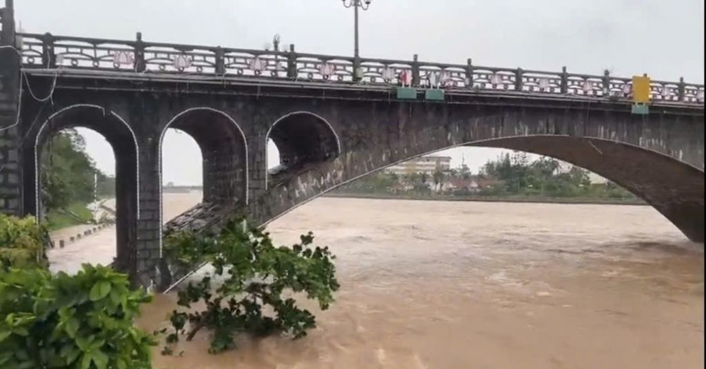 Lũ trên sông sau bão số 1 có thể dâng tới 6m, 8 tỉnh khẩn trương ứng phó缩略图