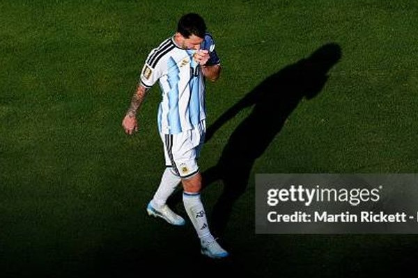 Messi bị chấm số điểm rất thấp, lu mờ trước 'siêu dự bị' của Tây Ban Nha缩略图 Messi bị chấm số điểm rất thấp, lu mờ trước 'siêu dự bị' của Tây Ban Nha缩略图