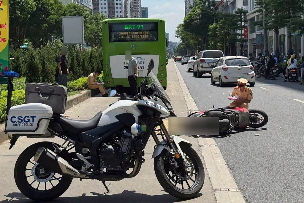 Người phụ nữ tử vong sau va chạm xe buýt BRT, cảnh sát nhắc nhở thói quen xấu缩略图 Người phụ nữ tử vong sau va chạm xe buýt BRT, cảnh sát nhắc nhở thói quen xấu缩略图