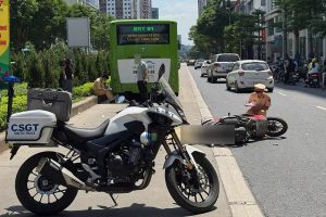 Người phụ nữ tử vong sau va chạm xe buýt BRT, cảnh sát nhắc nhở thói quen xấu缩略图