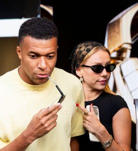 Kylian Mbappé và bạn gái Ester Expósito công khai tình cảm hậu World Cup 2026缩略图