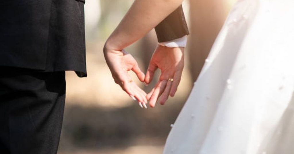Suýt làm dâu hào môn, nàng Á hậu nổi tiếng tên M. bỏ chạy khi biết gia quy: 4 vợ chung một chồng, sinh nhiều con để được chia tài sản缩略图 Suýt làm dâu hào môn, nàng Á hậu nổi tiếng tên M. bỏ chạy khi biết gia quy: 4 vợ chung một chồng, sinh nhiều con để được chia tài sản缩略图