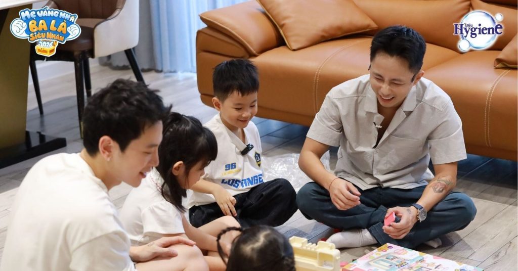 “Tị vài boy” Ma Bư tái ngộ Bona, Bố Rhymastic vừa xuất hiện đã tranh thủ quăng miếng缩略图 “Tị vài boy” Ma Bư tái ngộ Bona, Bố Rhymastic vừa xuất hiện đã tranh thủ quăng miếng缩略图