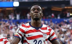 Tổng thống Trump gọi điện, FIFA lập tức xóa thẻ đỏ cho cầu thủ Mỹ缩略图