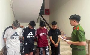 Triệu tập nhóm thanh niên vác ‘phóng lợn’ đâm chém gây náo loạn trong đêm缩略图