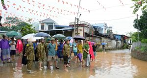Trượt chân khi xem nước lũ, nam sinh 12 tuổi bị cuốn trôi缩略图