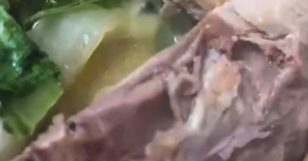 Vụ dòi bò lúc nhúc trong đĩa thịt gà: Nhà hàng Ni Ya bị tạm dừng hoạt động缩略图