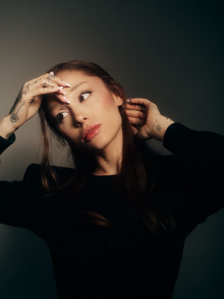 Ariana Grande tái xuất làng nhạc với album Petal缩略图 Ariana Grande tái xuất làng nhạc với album Petal缩略图