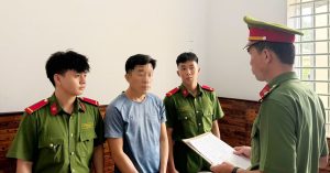 Bắt giam người đàn ông 47 tuổi nhiều lần xâm hại bé gái缩略图