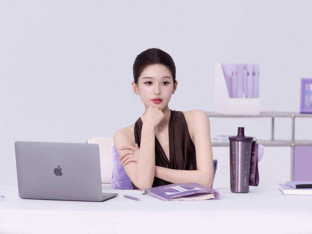 Trở thành nhà sản xuất, Triệu Lộ Tư nắm trong tay những kịch bản phim hấp dẫn缩略图 Trở thành nhà sản xuất, Triệu Lộ Tư nắm trong tay những kịch bản phim hấp dẫn缩略图