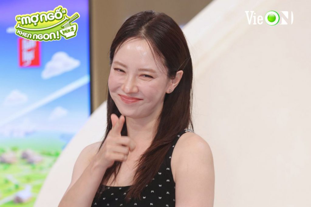 Ghi hình Mợ Ngố Khen Ngon mùa 2, Song Ji Hyo hết lời khen ngợi dàn cast Việt缩略图
