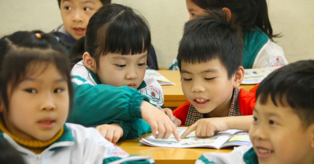 Các địa phương triển khai miễn phí sách giáo khoa ra sao?缩略图 Các địa phương triển khai miễn phí sách giáo khoa ra sao?缩略图