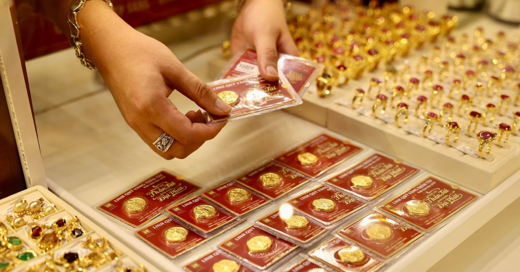 Chủ tịch Hà Nội yêu cầu kiểm tra ít nhất 2 doanh nghiệp vàng, bạc缩略图 Chủ tịch Hà Nội yêu cầu kiểm tra ít nhất 2 doanh nghiệp vàng, bạc缩略图
