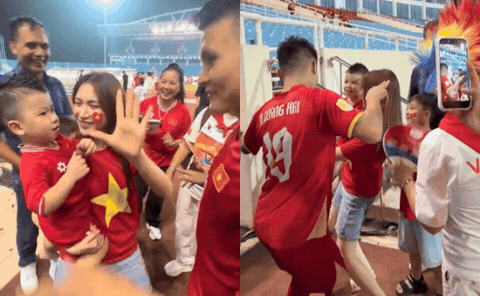 Con trai Quang Hải thành 'hot kid' quyền lực sân Mỹ Đình: Được Đình Bắc cưng nựng, Hòa Minzy bế trên tay缩略图 Con trai Quang Hải thành 'hot kid' quyền lực sân Mỹ Đình: Được Đình Bắc cưng nựng, Hòa Minzy bế trên tay缩略图