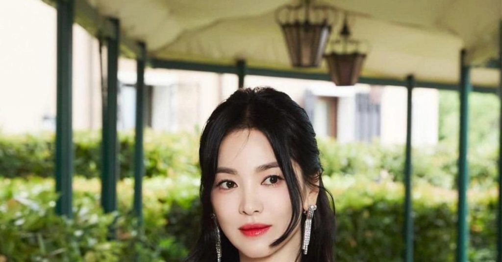Danh tính người đàn ông khiến mạng xã hội tưởng Song Hye Kyo có tình mới sau nhiều năm ly hôn缩略图