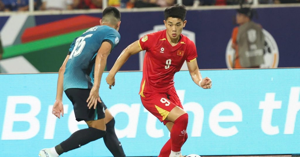 Đình Bắc lên tiếng sau khi bị HLV Kim Sang Sik thay ra sớm缩略图 Đình Bắc lên tiếng sau khi bị HLV Kim Sang Sik thay ra sớm缩略图