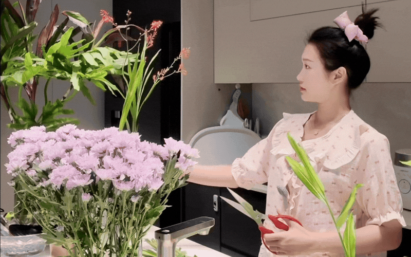 Doãn Hải My ra ngoài là tiểu thư sang chảnh, về nhà trổ tài 'nữ công gia chánh', chăm biệt thự của Văn Hậu cực khéo缩略图 Doãn Hải My ra ngoài là tiểu thư sang chảnh, về nhà trổ tài 'nữ công gia chánh', chăm biệt thự của Văn Hậu cực khéo缩略图