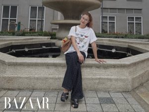 Đông Nhi chinh phục kiểu giày “xấu lạ” đang là hot trend ở Hollywood缩略图